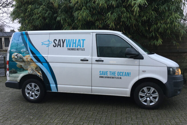 Wrap en belettering Saywhat Bottles