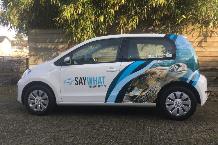 Wrap en belettering Saywhat Bottles